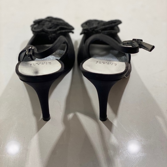 NWT Stuart Weizman 4” black satin heels w/flower. Superbow Satin Pumps w/ Tags - Picture 8 of 13